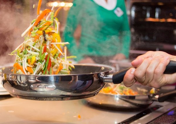 Découvrez les poêles en inox haut de gamme de cristel